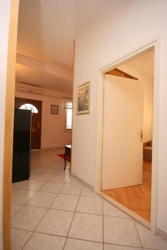 Apartments by the sea Zivogosce - Porat Makarska - 6899 - image 11