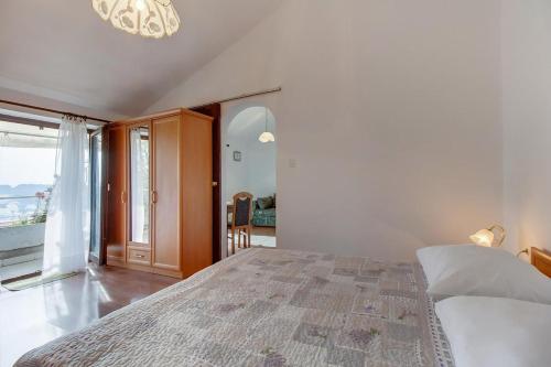 One-Bedroom Apartment with Balcony and Sea View room in Apartment Mali Losinj 7942a