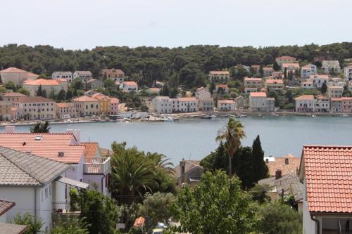 One-Bedroom Apartment with Balcony and Sea View image 2