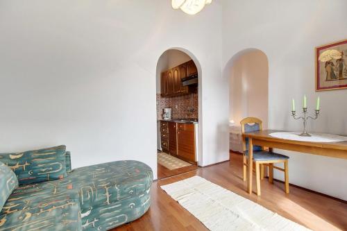 One-Bedroom Apartment with Balcony and Sea View image 1