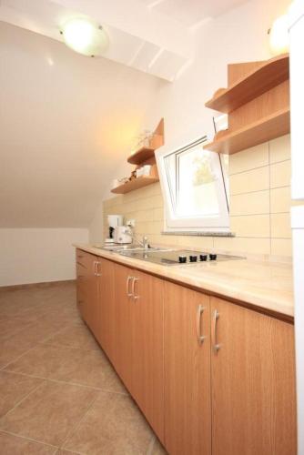 Apartments by the sea Artatore Losinj - 8022 - image 6