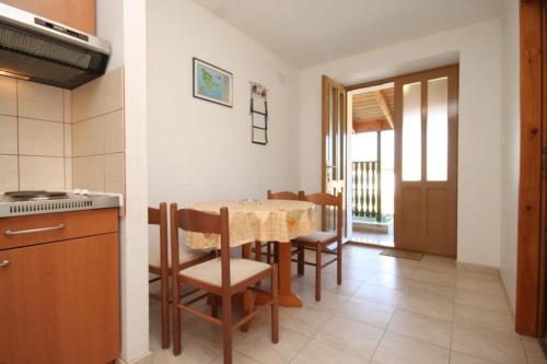 Family friendly seaside apartments Susak Losinj - 8050 - image 7