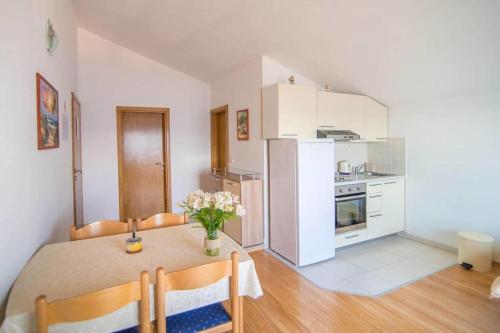 บริการและสิ่งอำนวยความสะดวก, Apartments with a parking space Mali Rat (Omis) - 7482 in ดูกิ รัต