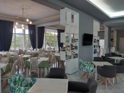 Hotel Aethria – Thassos Town, MO