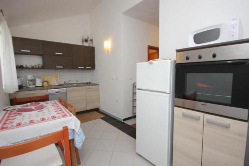 Apartments by the sea Artatore Losinj - 7935 - image 11