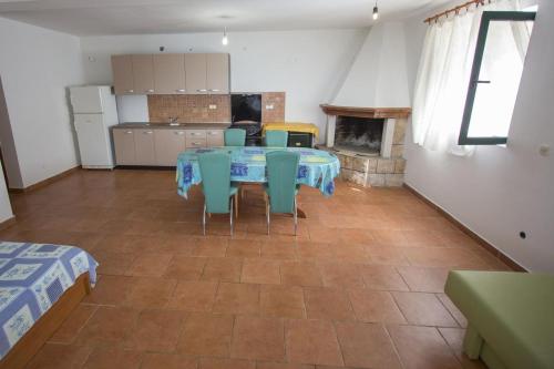 Family friendly seaside apartments Cove Rapak Hvar - 12779 - image 7