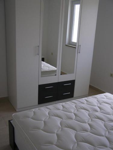 Family friendly seaside apartments Preko Ugljan - 8232 - image 12
