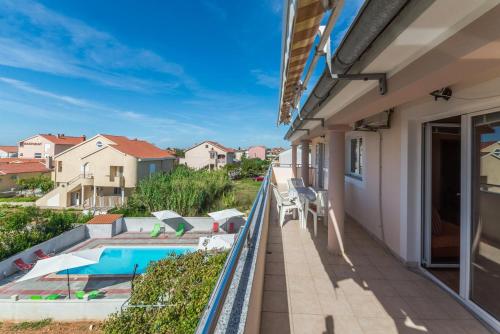 Family friendly apartments with a swimming pool Privlaka Zadar - 12922 - image 8