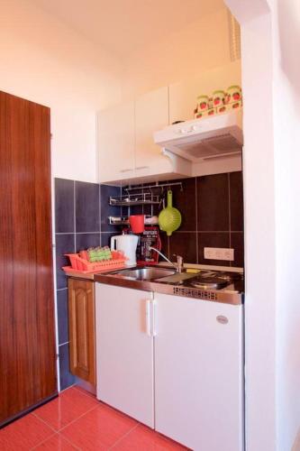 Apartments by the sea Brist Makarska - 13011 - image 8
