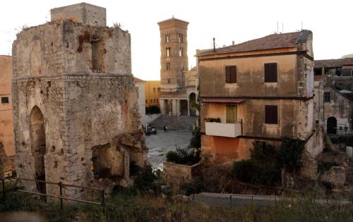 TERRACINA SEA FRONT FANTASTIC APARTMENT WITH ONE CAR PRIVATE OPEN PARKING