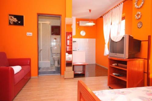 Apartments with a parking space Preko Ugljan - 8428 - image 5