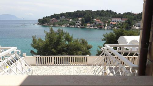 Apartments and rooms by the sea Lumbarda Korcula - 13626 - image 3