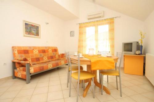 Apartments with a parking space Hvar - 8794