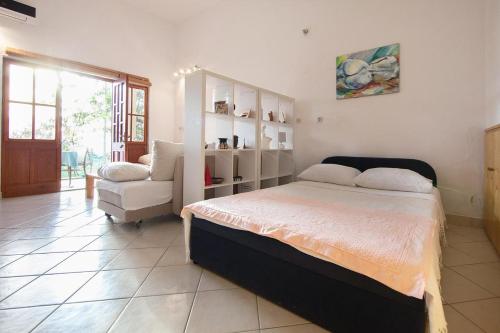 Apartments and rooms with parking space Komiza Vis - 8844 - image 11