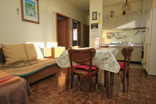 บริการและสิ่งอำนวยความสะดวก, Apartments by the sea Sumpetar, Omis - 9435 in ดูกิ รัต