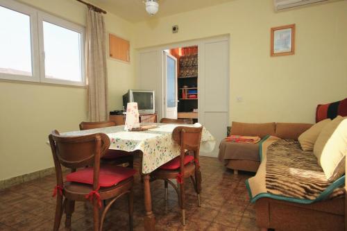 บริการและสิ่งอำนวยความสะดวก, Apartments by the sea Sumpetar, Omis - 9435 in ดูกิ รัต