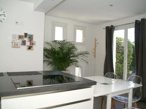 Roofed Villa in Provence with fantastic pool and terrace gîte à louer Mandelieu-la-Napoule