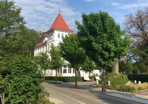 Hotel Pension Haus Colmsee – Binz, PA