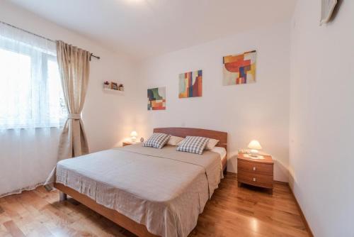Family friendly apartments with a swimming pool Sutomiscica Ugljan - 13872 - image 11