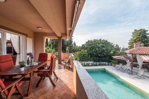 Family friendly apartments with a swimming pool Sutomiscica Ugljan - 13872 - image 14