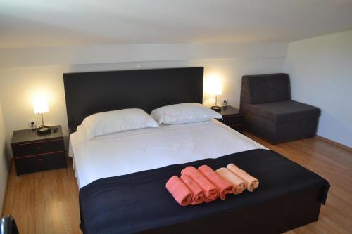 Apartments with a parking space Lopar Rab - 14070 - image 4