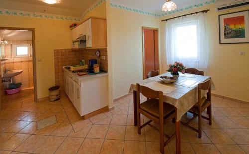 Apartments with a parking space Rab - 14120 - image 4