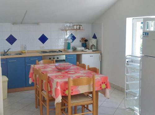 Family friendly apartments with a swimming pool Seget Vranjica Trogir - 14409 - image 5
