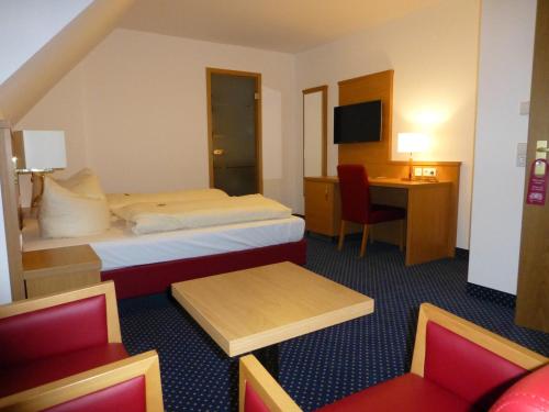 Hotel-Gasthof-Hirsch 5.5km von Oberdischingen entfernt