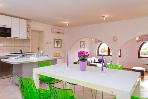 Two-Bedroom Apartment with Terrace and Sea View image 2