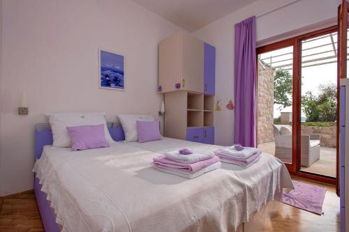 Two-Bedroom Apartment with Terrace and Sea View image 1