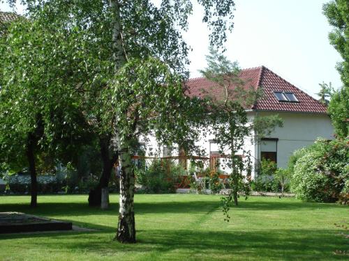  Róza  és Apartmanház, Pension in Esztergom