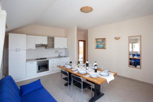 Yacht Beach Apartments - image 4