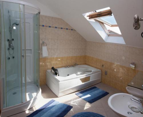 Yacht Beach Apartments - image 8