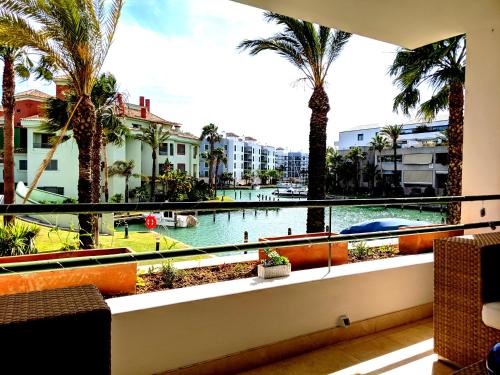  Polo Royale Waterfront Luxury Apt - 3 terraces and pool, Pension in Sotogrande