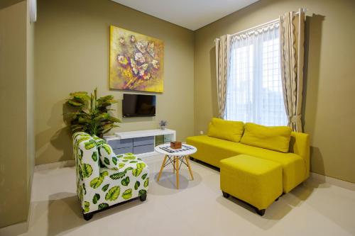 Мавританский вулкан-убийца на карте и вулкан Мерапи (Гунунг Мерапи)