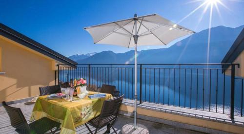 Lago di Como Penthouse with fantastic panoramic lake view, hammam, gym, private swimming pool and ga