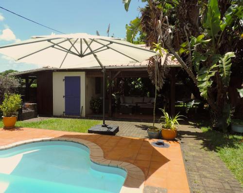 Úszómedence, Luxury Cosy Guesthouse in Beau Camp