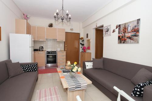 Luxury Flat in Neoi Poroi with Free Parking, 2' mins from the Beach!