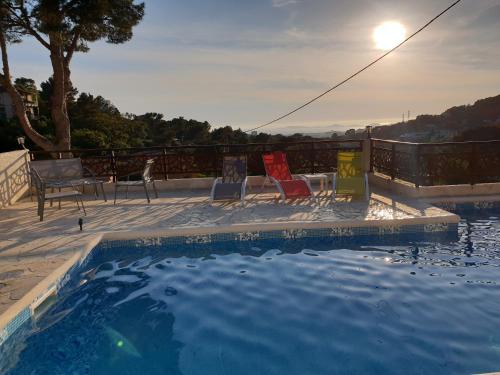Studio d'environ 20m2, piscine, vue mer, pour 2 personnes - Location saisonnière - Marseille