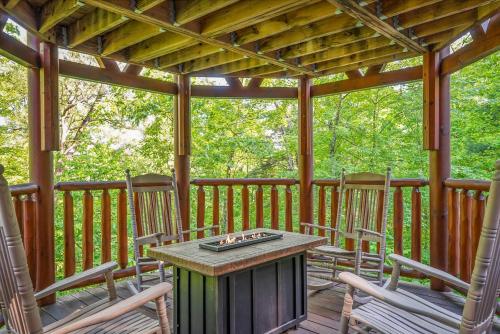Mountain Wilderness Lodge Cabin - image 3