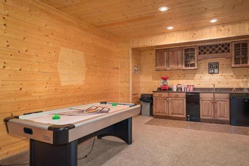 Mountain Wilderness Lodge Cabin - image 4