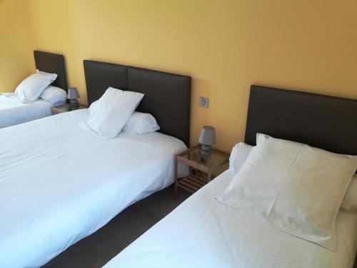 1 double bed, 2 twin beds