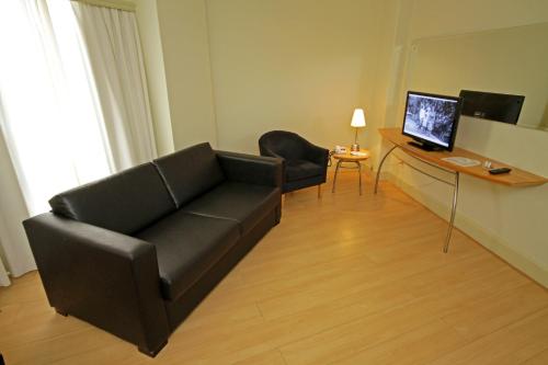 Deluxe Suite image 3
