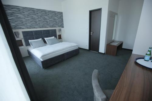 1 queen bed