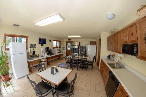 Knights Inn - Chanute - image 4