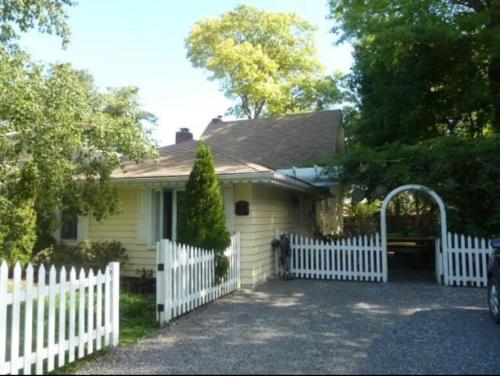 Dixie One Cottage In Niagara On The Lake Canada Reviews Prices