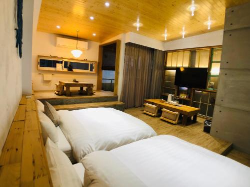 2 double beds