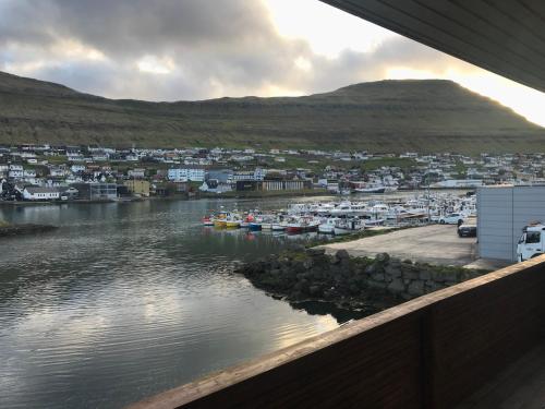 Kilátás, Spacious City Center Home by the Sea in Klaksvík