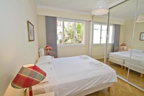 PROMENADE HOLIDAY - CARIATIDE PROMENADE SEA VIEW