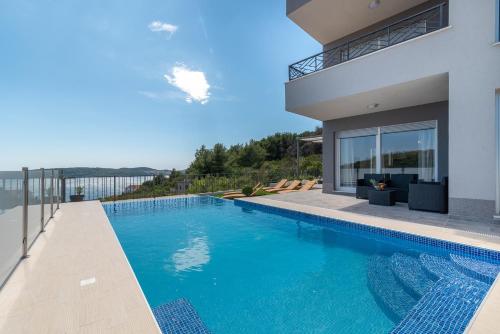 Holiday home Trogir-Ciovo Villa Goldy - Accommodation - Trogir